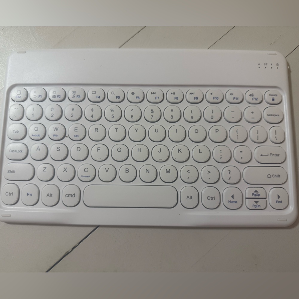 (Sale $5) White Wireless/Bluetooth Keyboard